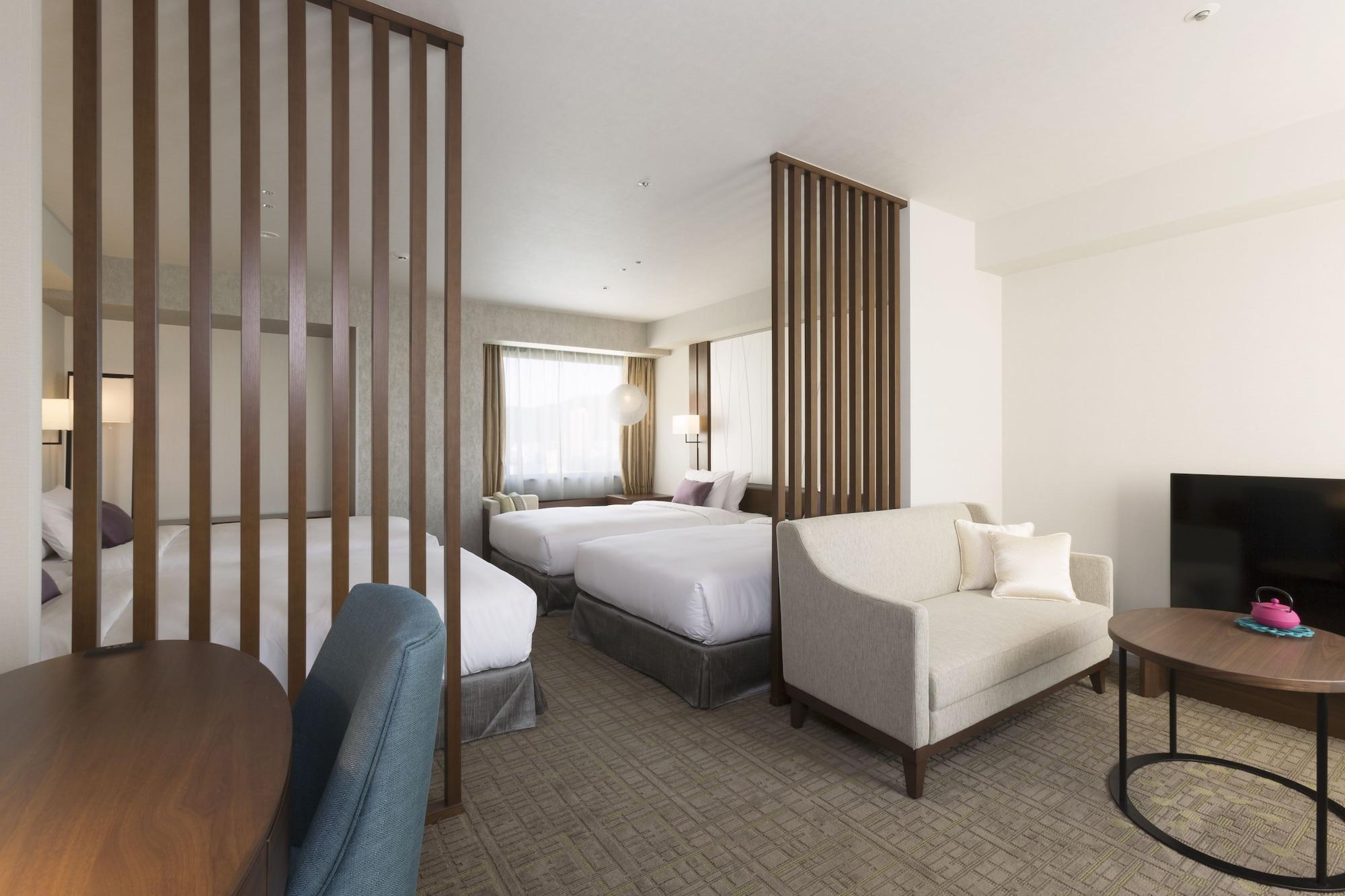 Keio Plaza Hotel Sapporo Exterior photo A room at the hotel