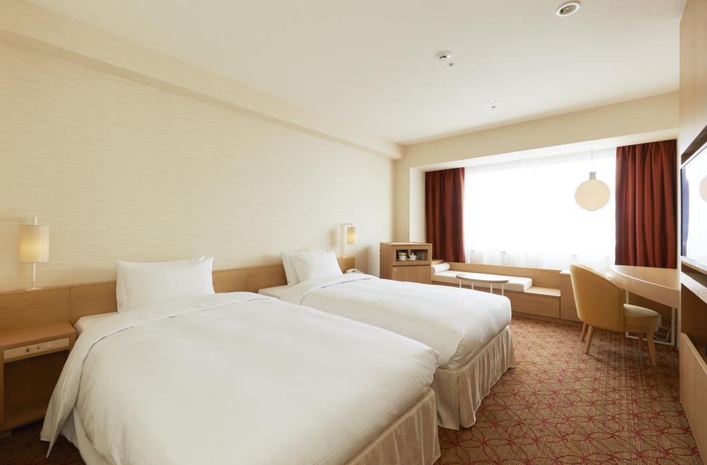 Keio Plaza Hotel Sapporo Exterior photo A room at the hotel